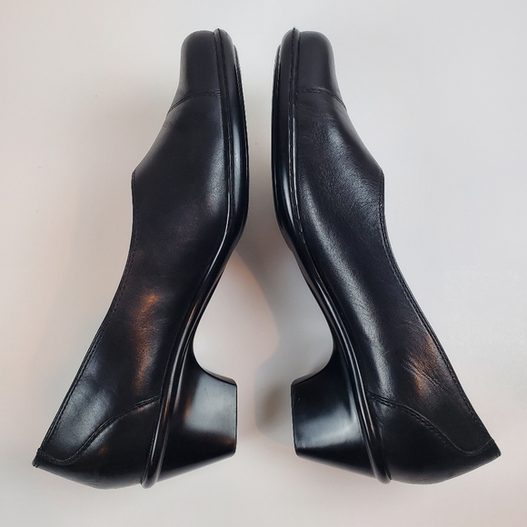 Michel M Black Leather Heals Slip On Shoes Size 9.5 Womens - Picture 5 of 11